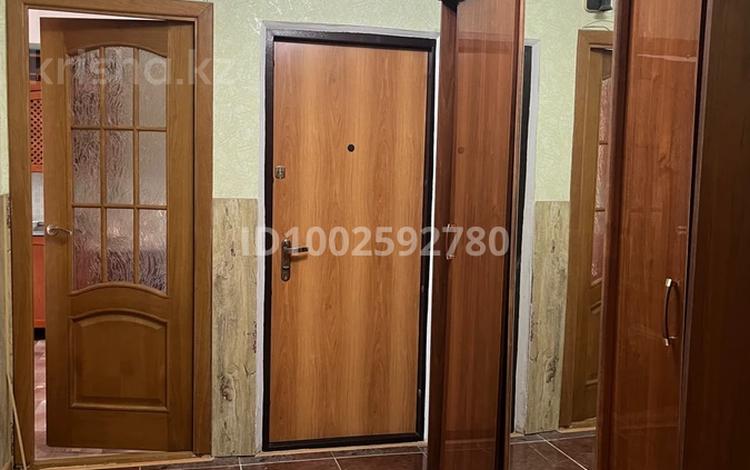 4-комнатная квартира · 88.5 м² · 3/5 этаж, Ауэзова 4 — Рядом Торговый Центр, казахская школа - гимназия и детский сад, автовокзал, магазин «Алишер», магазин «Аль-Софи», стоянка такси по городу и в Актобе за 34.2 млн ₸ в Хромтау — фото 16