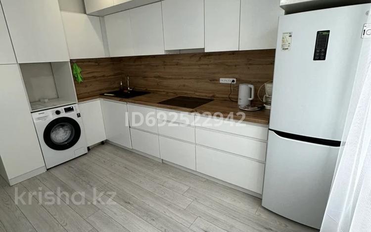 2-комнатная квартира · 68 м² · 4/16 этаж, Шахтеров 52а — Шахтеров Республики за 15 000 ₸ в Караганде — фото 27