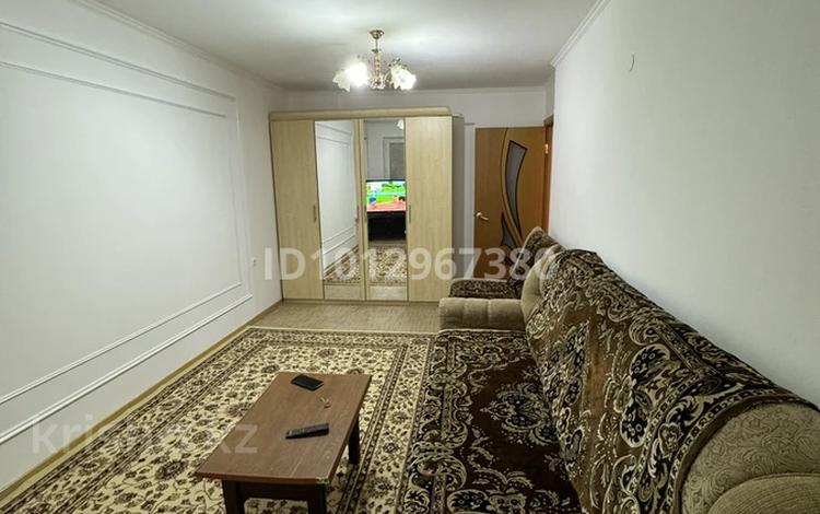 1-комнатная квартира · 31 м² · 2/5 этаж, мкр Лесхоз, Кубаш Медеубаев 11 — Квартира расположена в мкр. лесхоз вдоль дороги, квартира чистая и уютная, рядом расположен рынок коктем, двор с детской площадкой освещенный фонарями, дом после модернизаций. За дополнительными вопросами звоните за 140 000 ₸ в Атырау — фото 2