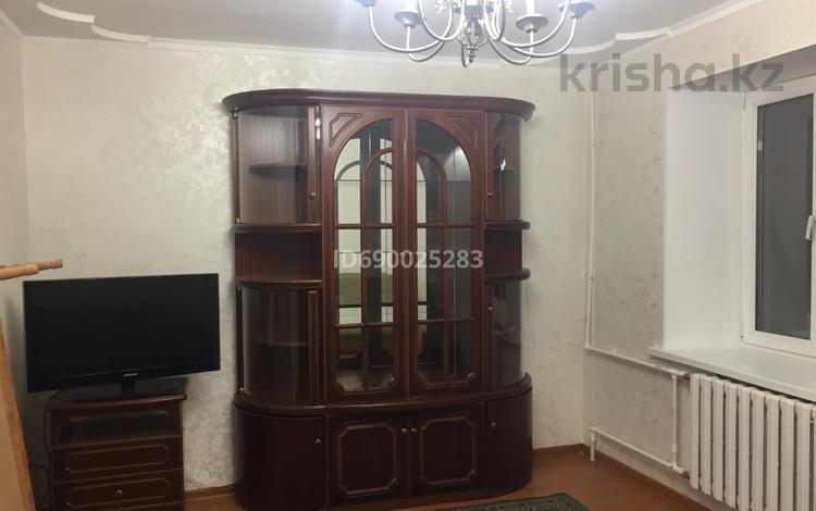 2-комнатная квартира, 54 м², 1/9 этаж, мкр 8, 101 стрелковая бригада 7