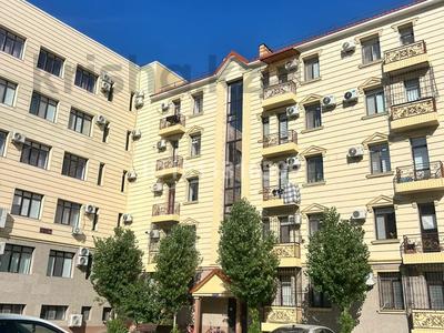 3-комнатная квартира · 80 м² · 2/5 этаж, Просп. Абулхаир Хана 66к3 за 35.8 млн ₸ в Атырау, мкр Авангард-2