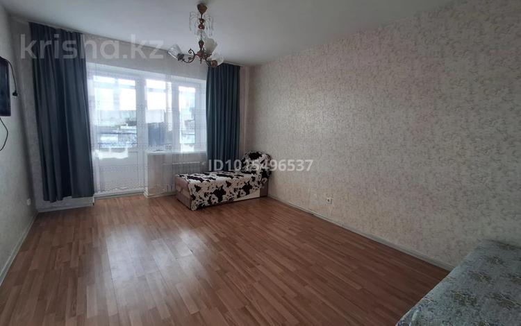 2-комнатная квартира · 65 м² · 9/9 этаж, 10 мкр 24 за 20 млн ₸ в Аксае — фото 2