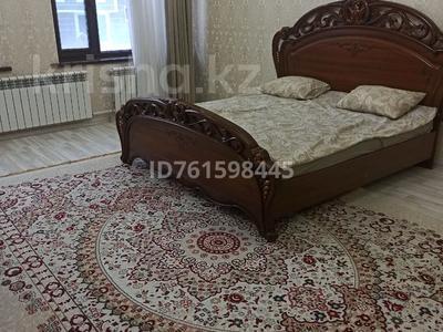 2-комнатная квартира · 90 м² · 2/11 этаж, 17-й мкр 18 — Центр школьников за 15 000 ₸ в Актау