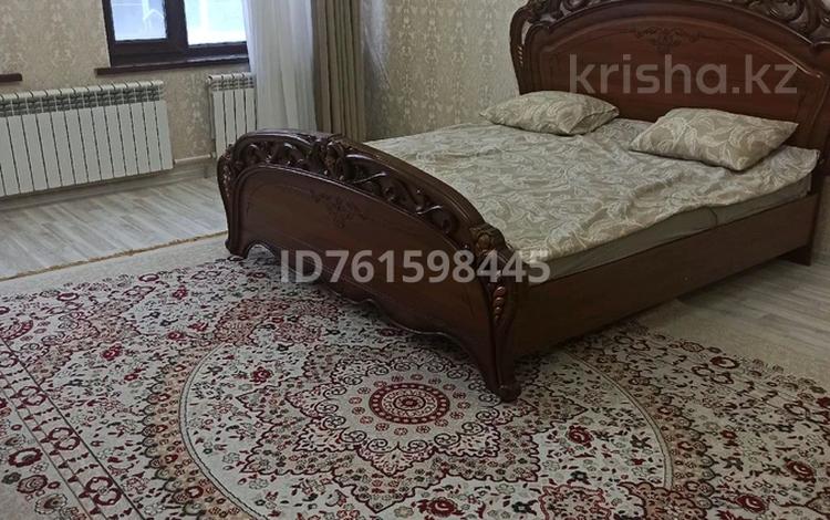 2-комнатная квартира · 90 м² · 2/11 этаж, 17-й мкр 18 — Центр школьников за 15 000 ₸ в Актау — фото 2