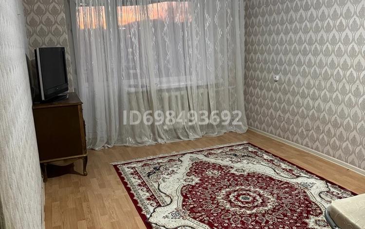 1-бөлмелі пәтер, 32 м², 5/5 қабат ай сайын, Курчатова 7, бағасы: 70 000 〒 в Алтае — фото 2