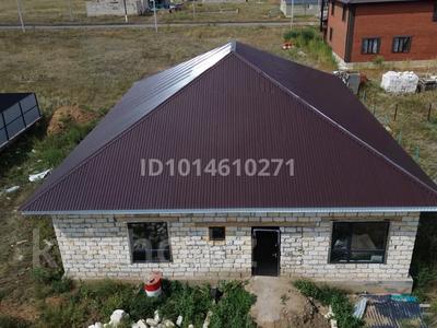 Отдельный дом · 4 комнаты · 210 м² · 10 сот., 431 за 22 млн ₸ в Актобе, мкр Акжар