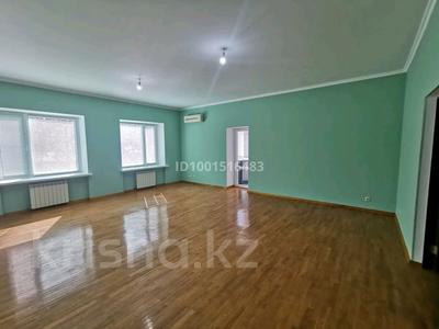 4-комнатная квартира · 224 м² · 1/3 этаж, Сарыкенгир 1/1 за 1 млн 〒 в Астане, Алматы р-н