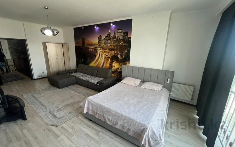 1-бөлмелі пәтер · 55 м² · 15/20 қабат, Брусиловского 163, бағасы: 39 млн ₸ в Алматы, Алмалинский р-н — фото 2