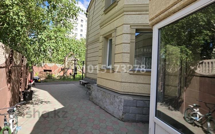Отдельный дом · 4 комнаты · 300 м² · 5.5 сот., Луначарского 53 за 1 млн ₸ в Павлодаре — фото 2