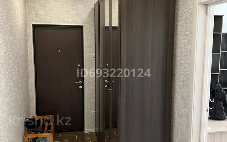 3-комнатная квартира, 69 м², 3/9 этаж, 4 микрорайон 8 за 27 млн 〒 в Аксае — фото 2