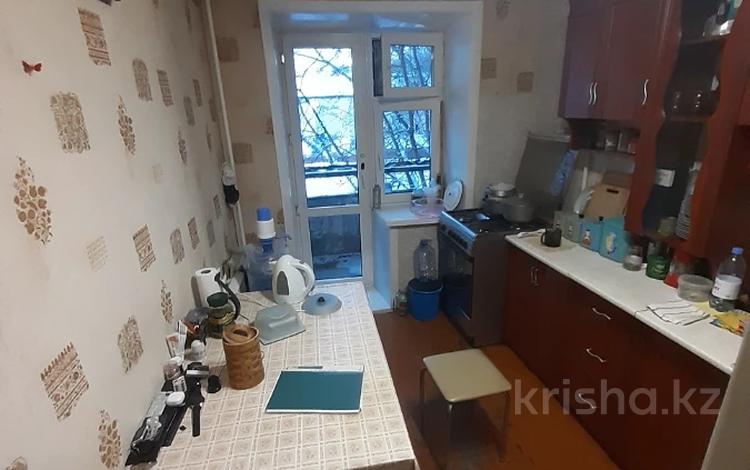 3-бөлмелі пәтер, 58 м², 2/5 қабат, мкр Михайловка , Крылова 38, бағасы: 23.5 млн 〒 в Караганде, Казыбек би р-н — фото 2