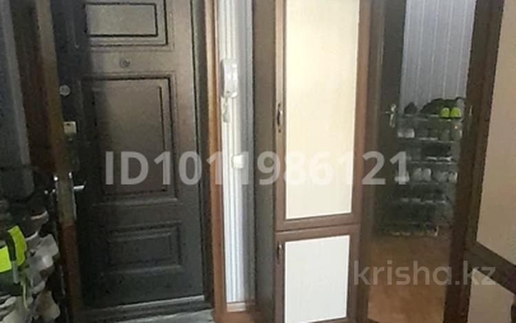 3-бөлмелі пәтер · 62 м² · 2/5 қабат, Абай 72/1 — Есдәулет сауда үйінің жанында, бағасы: 20 млн ₸ в Темиртау — фото 2