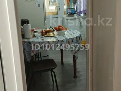 4-комнатная квартира · 72 м² · 5/5 этаж, 4 микрорайон 4 — Возле магазина market за 18 млн ₸ в Аксае