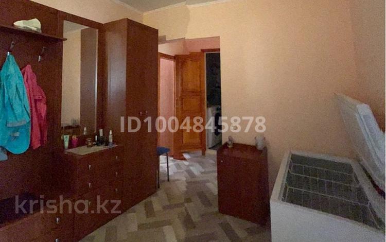 3-комнатная квартира · 64 м² · 2/10 этаж, Голубые пруды 18 — Айгерим. ресторан ЗАМАН за ~ 24.3 млн 〒 в Караганде — фото 2