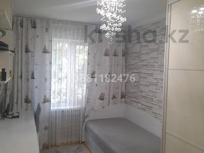 4-бөлмелі пәтер, 82 м², 2/5 қабат, мкр Аксай-4 55, бағасы: 63 млн 〒 в Алматы, Ауэзовский р-н