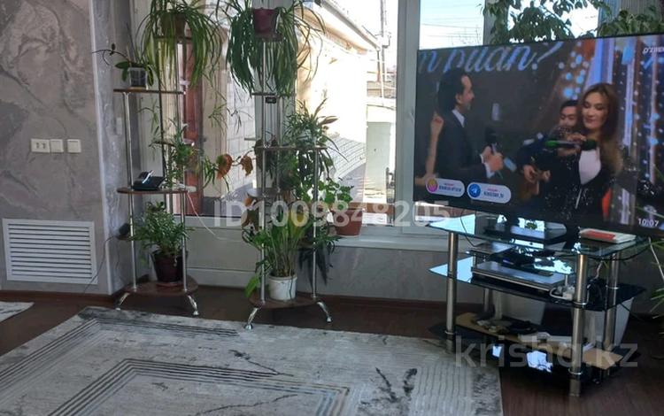 Отдельный дом · 7 комнат · 150 м² · 5 сот., Аккозиева 112 за 65 млн 〒 в Таразе — фото 36