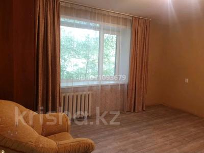 1-комнатная квартира · 38 м² · 1/5 этаж, Ихсанова 45 — Район остановки Революции за 17 млн ₸ в Уральске, мкр Школьник