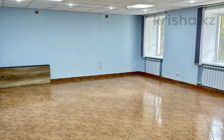 Еркін, кеңселер, дүкендер мен бутиктер, қоймалар, қоғамдық тамақтану орны, сұлулық салондары, білім орталықтары, ойын-сауық, конференц-залдар, кабинеттер және жұмыс орындары, студиялар · 38.3 м², бағасы: 150 000 ₸ в Рудном — фото 2