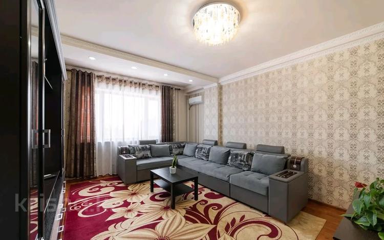 2-комнатная квартира, 70 м², 7/13 этаж посуточно, Токтогула 141 за 21 000 〒 в Бишкеке — фото 2