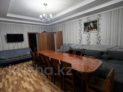 Дом · 8 комнат · 400 м², Жумабаева 14а за 90 000 ₸ в Бурабае