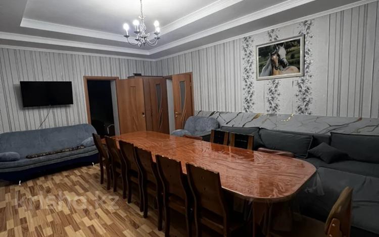 Дом · 8 комнат · 400 м², Жумабаева 14а за 90 000 ₸ в Бурабае — фото 2