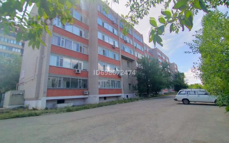 2-комнатная квартира, 56 м², 1/6 этаж, мкр 12 37 за 20.5 млн 〒 в Актобе, мкр 12 — фото 12