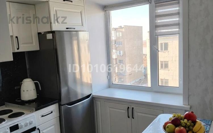 3-комнатная квартира · 62 м² · 5/5 этаж, Есенберлина 53 за 20 млн ₸ в Жезказгане — фото 2