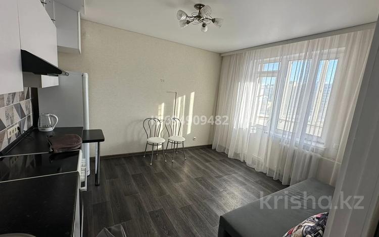2-комнатная квартира · 33 м² · 4/9 этаж, Сауран 12/1 за 200 000 ₸ в Астане, Есильский р-н — фото 2