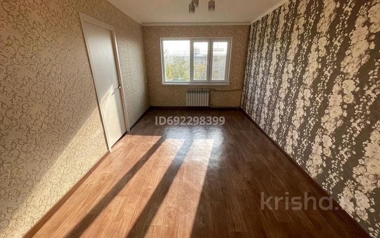 3-комнатная квартира, 60 м², 4/5 этаж помесячно, мкр Восток 26 — Сразу за остановкой Восток за 165 000 〒 в Шымкенте, Енбекшинский р-н — фото 2