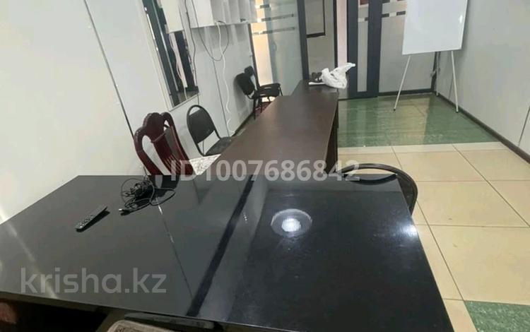 1 бөлме · 25 м² · 2 қабат, Момышулы 23 — Желтоқсан, бағасы: 150 000 ₸ в Шымкенте, Туран р-н — фото 2