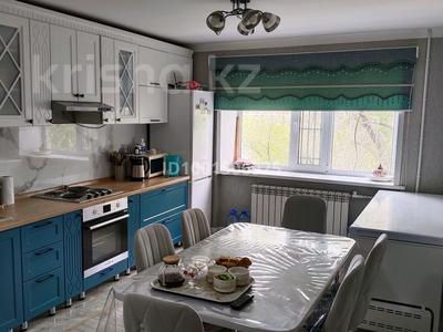 Продажа квартир в Улытау обл.: 4-комнатная квартира · 103 м² · 3/5 этаж, Абай 83 — Магазин "Органик", мектеп,садик за 35 млн 〒 4-комнатная квартира · 103 м² · 3/5 этаж, Абай 83 — Магазин "Органик", мектеп,садик за 35 млн 〒 в Жезказгане