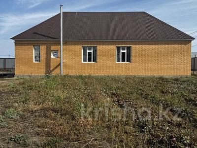 Отдельный дом · 4 комнаты · 100 м² · 10.4 сот., Таксай 10 за 27.5 млн 〒 в Уральске