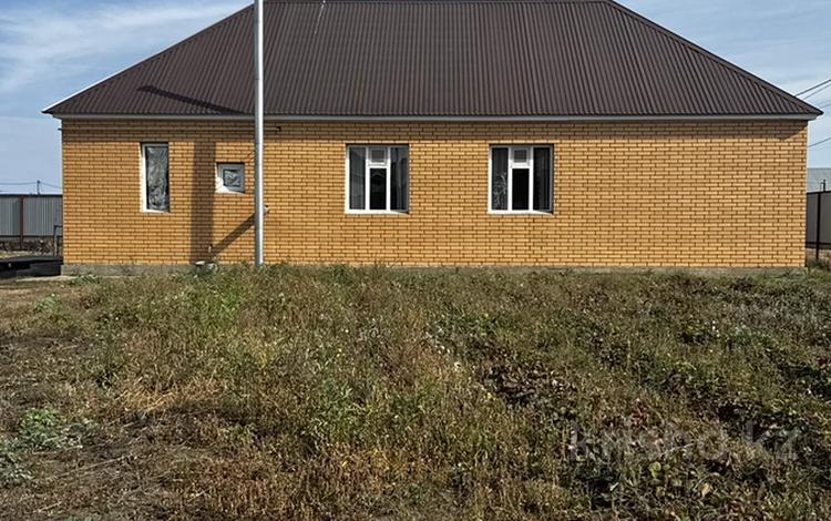 Отдельный дом · 4 комнаты · 100 м² · 10.4 сот., Таксай 10 за 27.5 млн 〒 в Уральске — фото 2