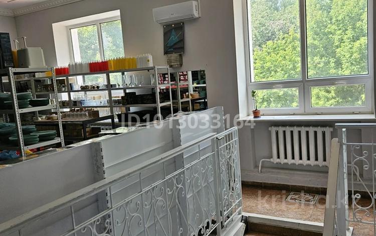 Еркін, кеңселер, дүкендер мен бутиктер · 141 м², бағасы: 500 000 ₸ в Уральске, мкр Школьник — фото 2