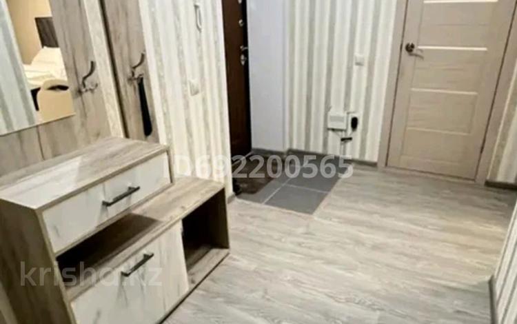 1-бөлмелі пәтер · 50 м² · 2/5 қабат, мкр. Алтын орда, Батыс 2 22 — Проспект Туельсыздык, бағасы: 23 млн ₸ в Актобе — фото 2