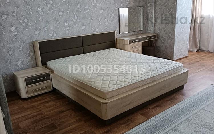 3-комнатная квартира · 99.2 м² · 6/8 этаж, мкр. Алтын орда, Алия Молдагулова 50а за 300 000 ₸ в Актобе — фото 2