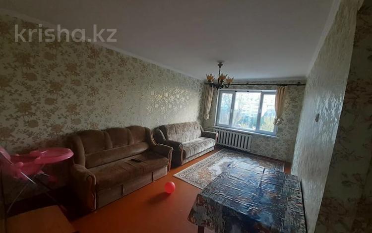 3-комнатная квартира, 60 м², 5/5 этаж помесячно, мкр №10 А 22