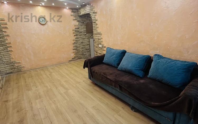 3-комнатная квартира · 60 м² · 2/4 этаж, мкр №5 41 за 300 000 ₸ в Алматы, Ауэзовский р-н — фото 2