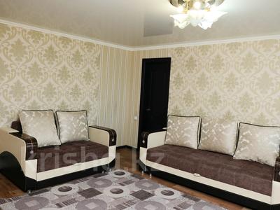 2-комнатная квартира, 45 м², 3 этаж посуточно, проспект Бухар Жырау 44 за 16 000 〒 в Караганде, Казыбек би р-н