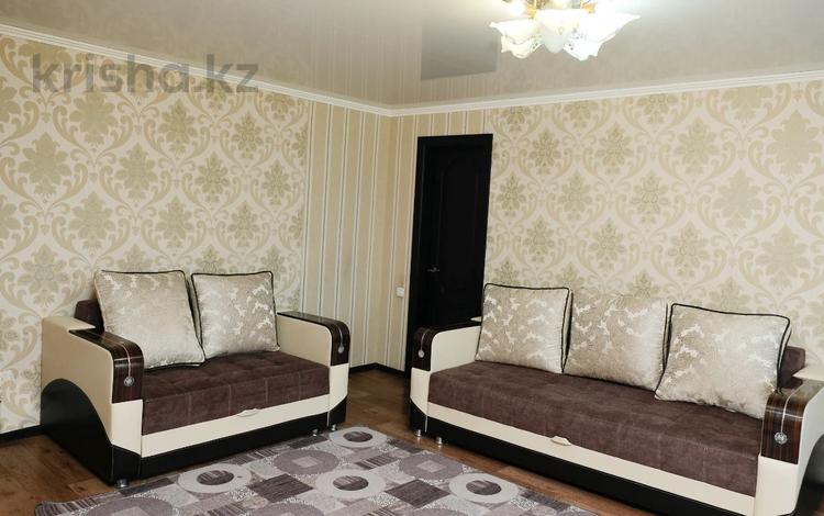2-комнатная квартира, 45 м², 3 этаж посуточно, проспект Бухар Жырау 44 за 16 000 〒 в Караганде, Казыбек би р-н — фото 2