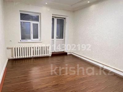 3-бөлмелі пәтер · 58 м² · 2/2 қабат, Абылайхан 100 — Возле ЖД вокзала, бағасы: 9 млн ₸ в Туркестане