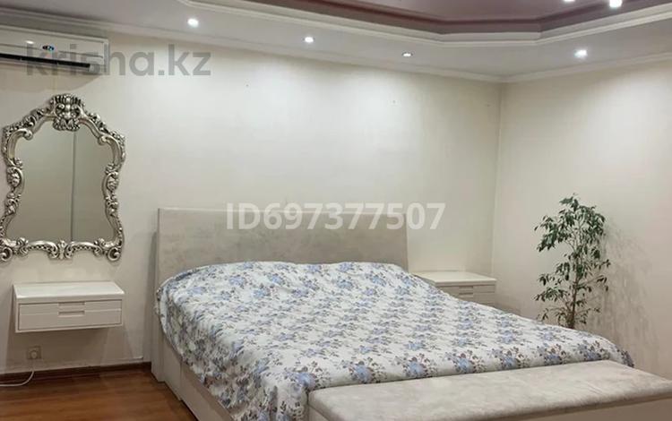 3-бөлмелі пәтер, 90 м², 9/9 қабат ай сайын, мкр Самал-2, бағасы: 500 000 〒 в Алматы, Медеуский р-н — фото 17