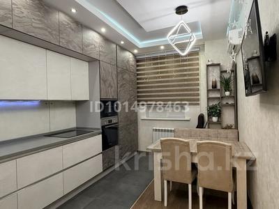 2-бөлмелі пәтер · 80 м² · 8/8 қабат, Центральный ш/а., Валиханова — Валиханова - Канцева, бағасы: 44.9 млн ₸ в Атырау, мкр Центральный