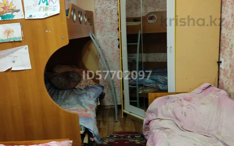 2-комнатная квартира · 45.8 м² · 1/5 этаж, Майкудук, 12 мкр 41 за 10.5 млн ₸ в Караганде, Алихана Бокейханова р-н — фото 2
