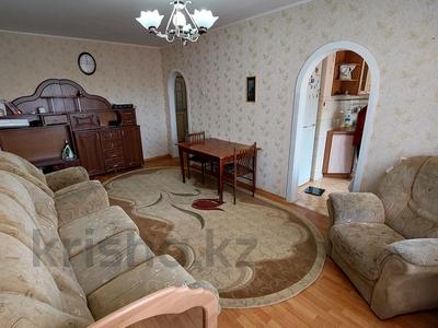 3-комнатная квартира, 64 м², 5/5 этаж, Петровского за 16.5 млн 〒 в Уральске
