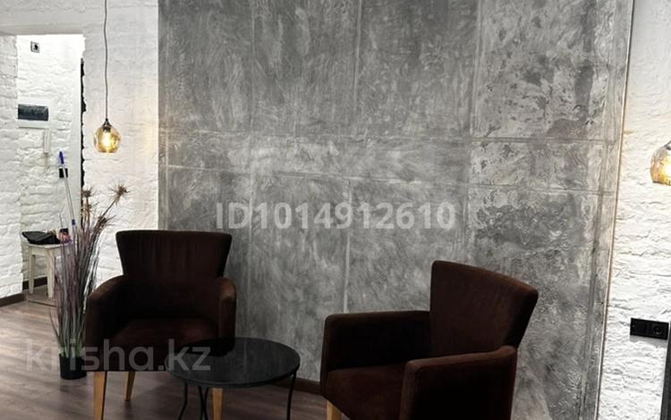 1-бөлмелі пәтер · 38.5 м² · 2/4 қабат, Жибек Жолы 106, бағасы: 350 000 ₸ в Алматы, Алмалинский р-н — фото 2