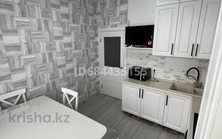 2-комнатная квартира · 65 м² · 9/10 этаж, проспект Шахтеров — Парк победы за 43.5 млн ₸ в Караганде — фото 16