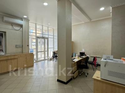 Свободное назначение, офисы, магазины и бутики, склады, салоны красоты, бани, гостиницы и зоны отдыха, медцентры и аптеки, образование · 85 м² за 65.5 млн 〒 в Актобе, мкр. Алтын орда