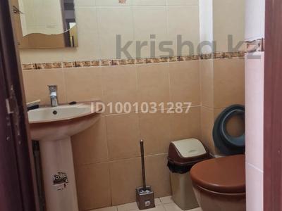 Аренда домов или дач в Алматы: Отдельный дом · 6 комнат · 240 м² · помесячно, мкр Достык, Sverdlova 18 за 1 млн 〒 Отдельный дом · 6 комнат · 240 м² · помесячно, мкр Достык, Sverdlova 18 за 1 млн 〒 в Алматы, Ауэзовский р-н
