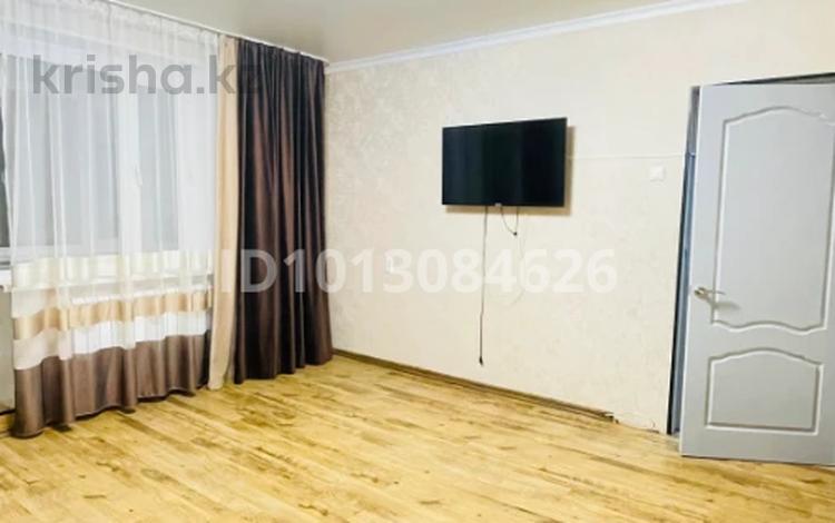 3-комнатная квартира · 64 м² · 2/9 этаж, Майкудук, Мкр Голубые пруды 13 за 24 млн ₸ в Караганде, Алихана Бокейханова р-н — фото 2